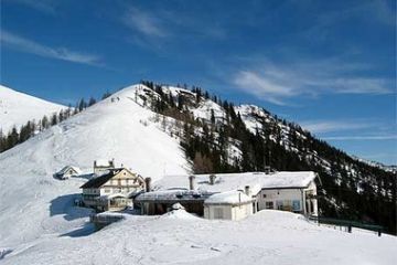 Stazione della Piana con sullo sfondo la Cima 2 (Ft.  Mauro Branca)